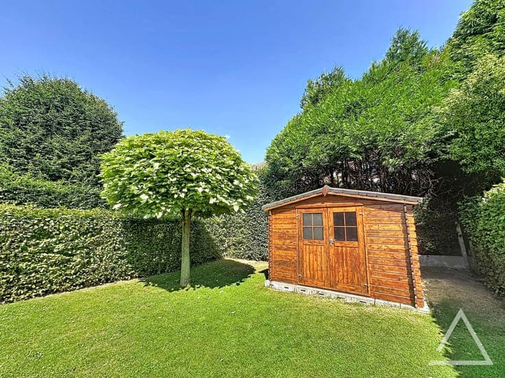 4-bedroom house with garden, garage and parking