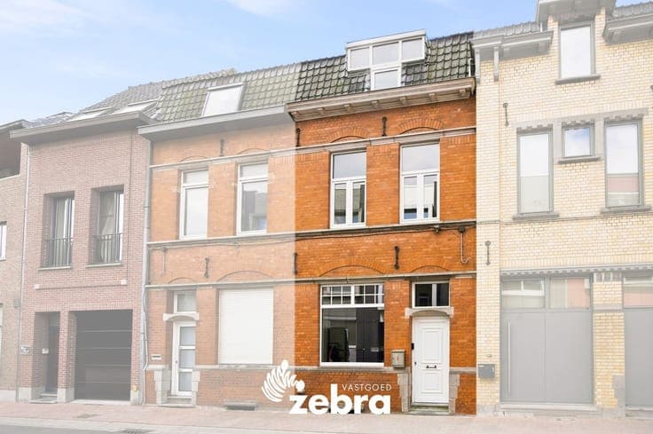 Gerenoveerde woning met stadskoer in centrum Tielt!