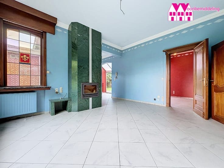 Op te knappen herenhuis met 8 slaapkamers en praktijkruim...