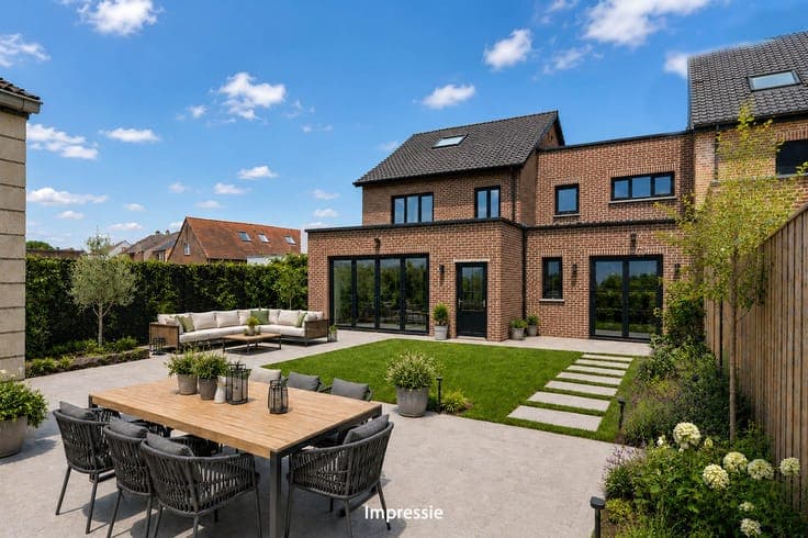 Gerenoveerde woning met 5 slpkrs, en magazijn te Keerbergen