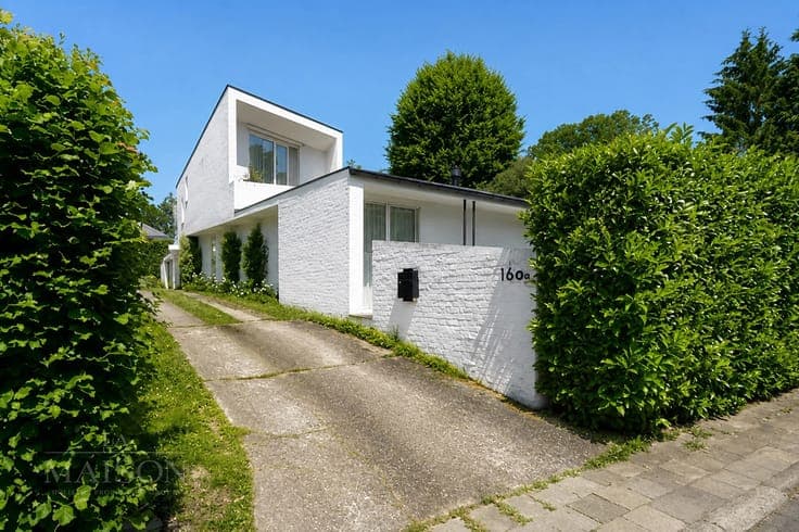 Magnificent Modernist Villa of Distinctive Character