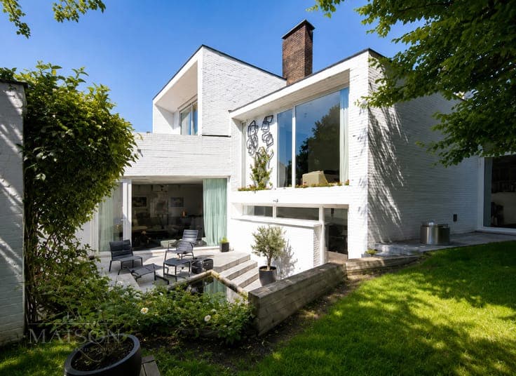 Magnificent Modernist Villa of Distinctive Character