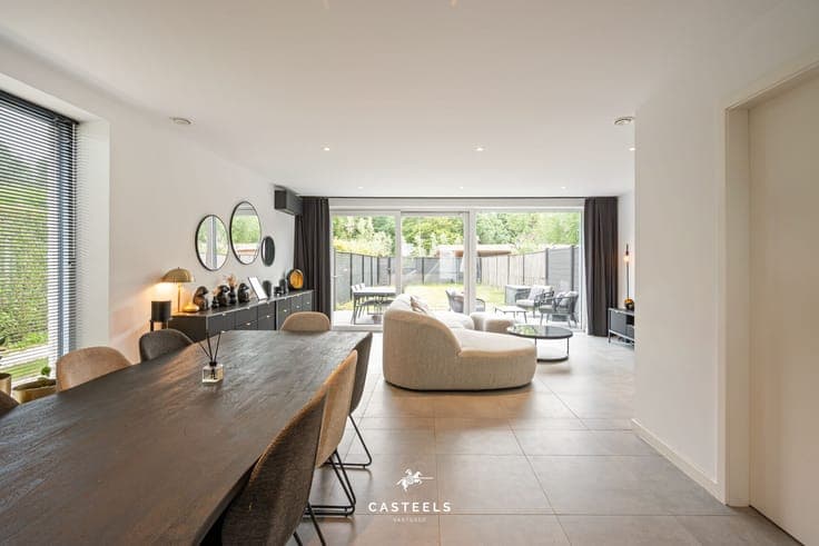 Modern semi-detached house with sunny garden and EPC A for s