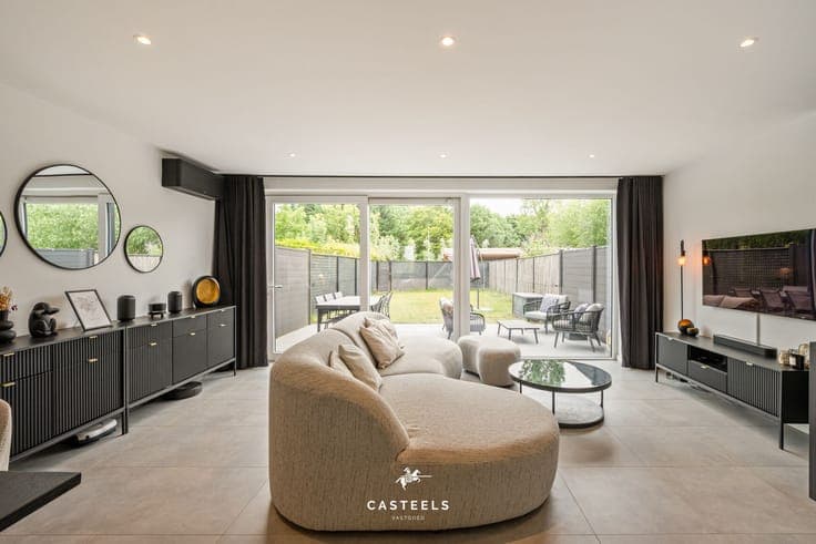 Modern semi-detached house with sunny garden and EPC A for s