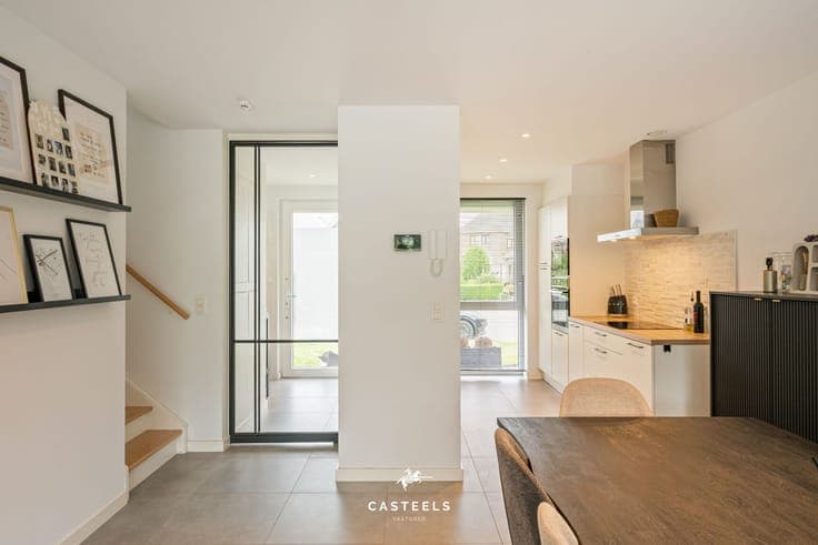 Modern semi-detached house with sunny garden and EPC A for s