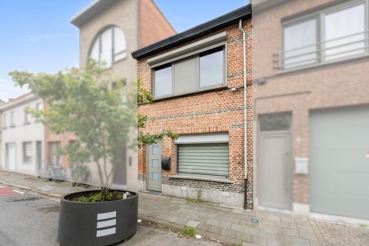 House with garden for renovation in Sint-Niklaas