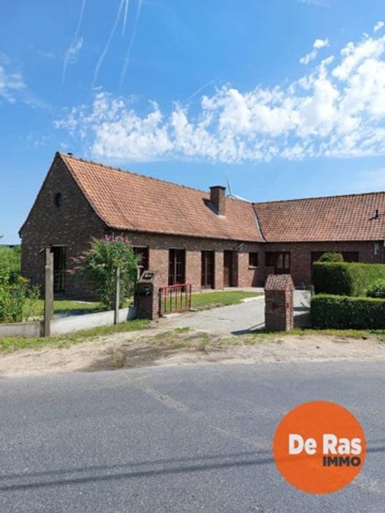 LOKEREN - Te renoveren woning met 2 slpks, garage en tuin