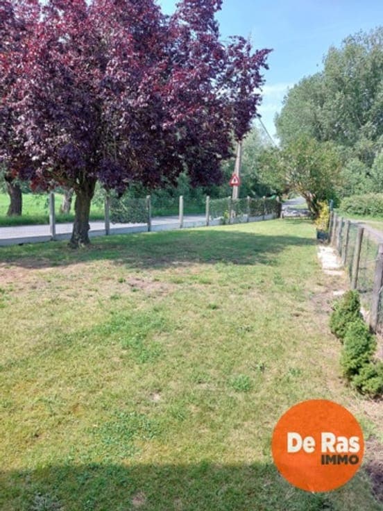 LOKEREN - Te renoveren woning met 2 slpks, garage en tuin