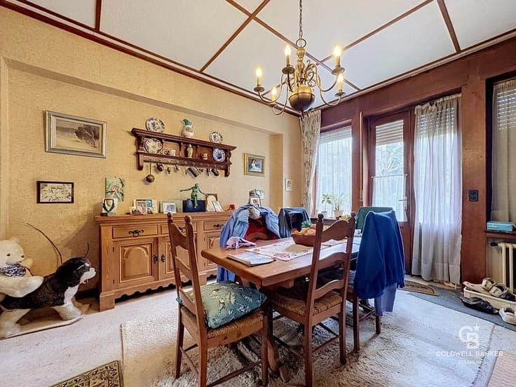 House (approx. 224 m²) in need of complete renovation / Diew