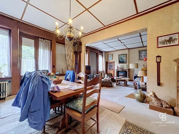House (approx. 224 m²) in need of complete renovation / Diew