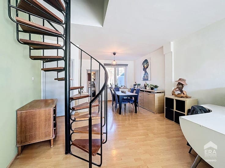 MIXED-USE BUILDING WITH GREAT POTENTIAL OF 250 M²