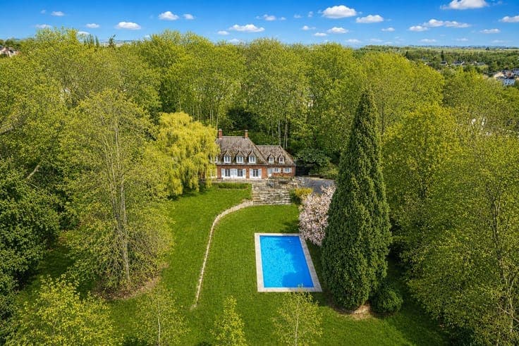 Villa Spacieuse à Chastre-Villeroux, 5 Ch, 2 Sd