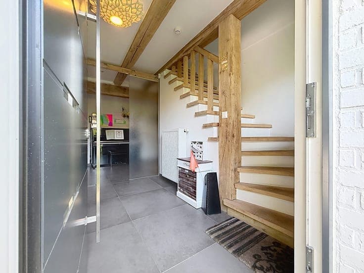 Spacious 6-bedroom villa, fully renovated
