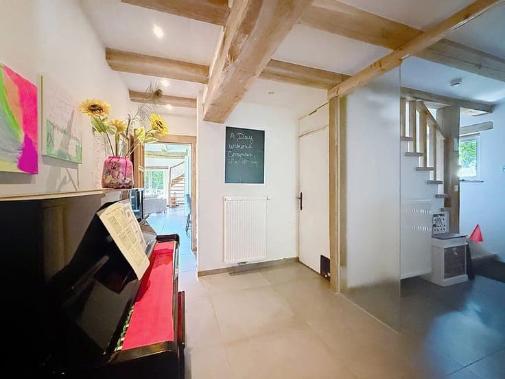 Spacious 6-bedroom villa, fully renovated