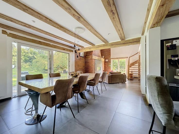 Spacious 6-bedroom villa, fully renovated
