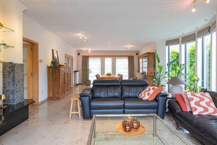 Move-in ready villa with shed and numerous possibilities