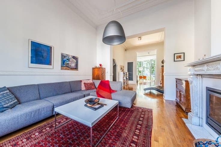 Fully renovated character townhouse with garden and garage