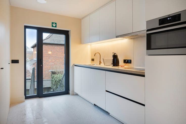 Volledig gerenoveerde woning met 2 aparte units in Koksij...
