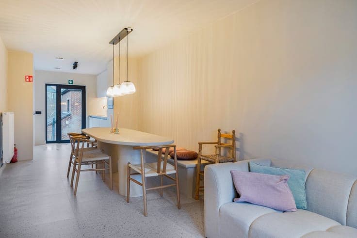 Volledig gerenoveerde woning met 2 aparte units in Koksij...