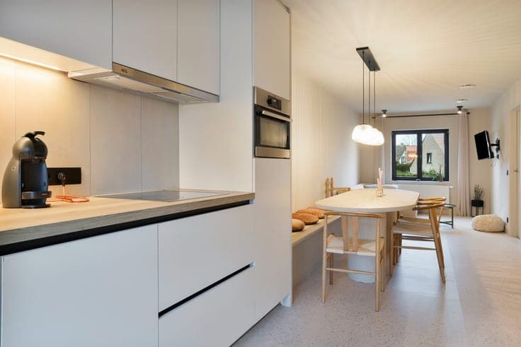 Volledig gerenoveerde woning met 2 aparte units in Koksij...