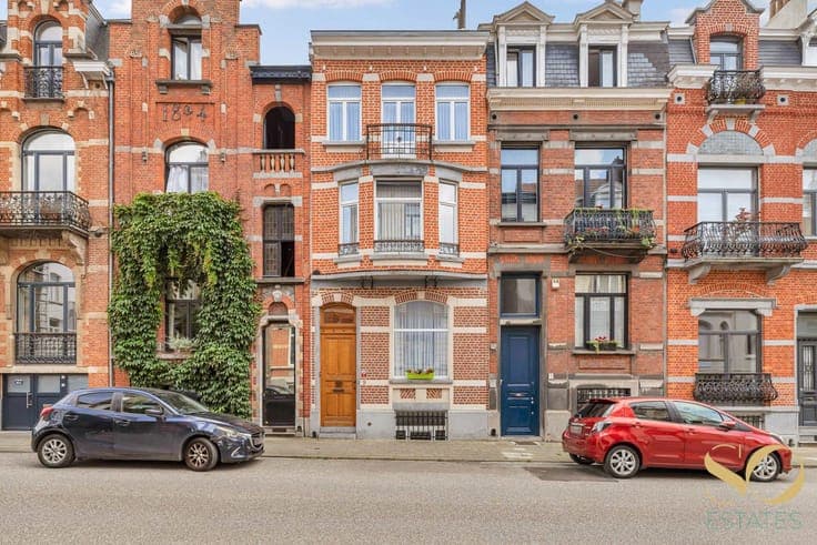 European Quarter – Eclectic-style house