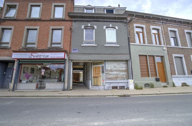 Maison de commerce à rénover avec cour et garage