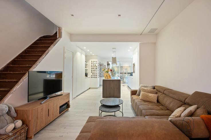 Ready-to-move-in house with garden & multifunctional garage