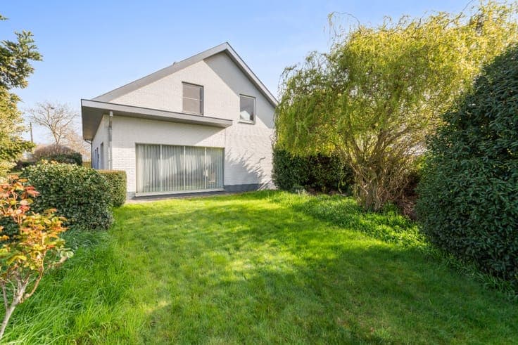 For sale in Kapelle-op-den-Bos: a big house with potenial.
