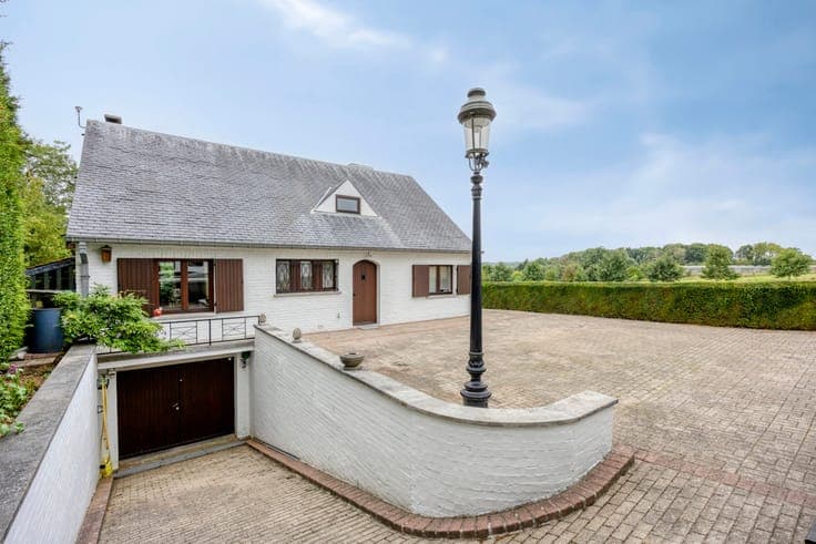 Set-back villa with private driveway and field views