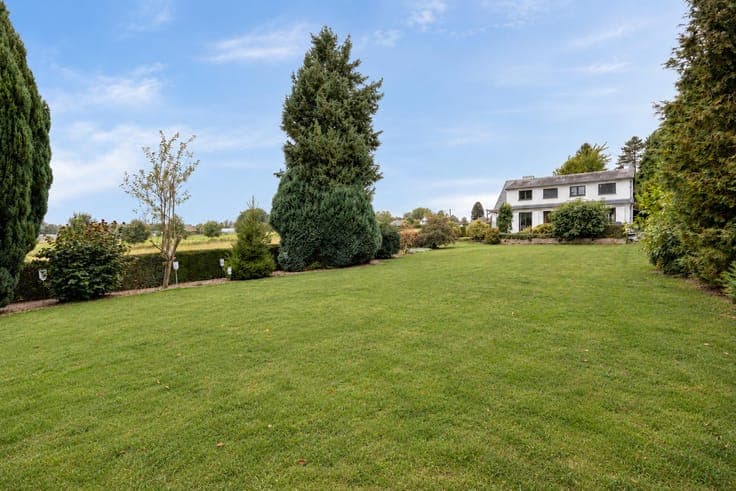 Set-back villa with private driveway and field views