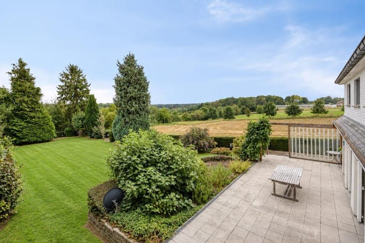 Set-back villa with private driveway and field views