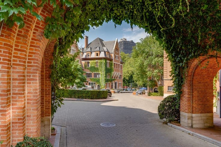 Dans un clos privatif face à l'Abbaye de la Cambre