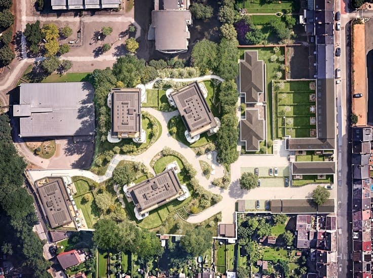 NEW-BUILD HOMES in a green setting just steps from the centr
