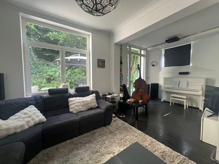 Forest Park, spacious 3-sided house with garden