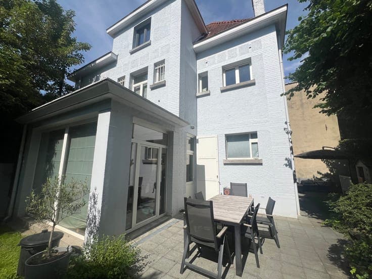 Forest Park, spacious 3-sided house with garden