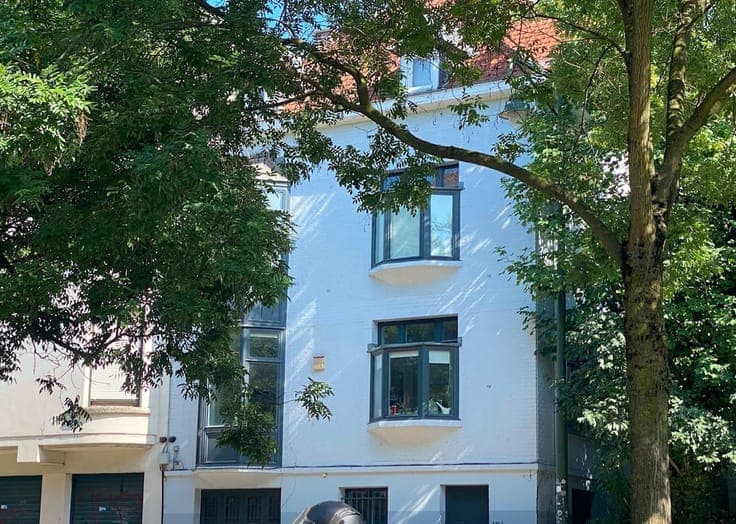 Forest Park, spacious 3-sided house with garden