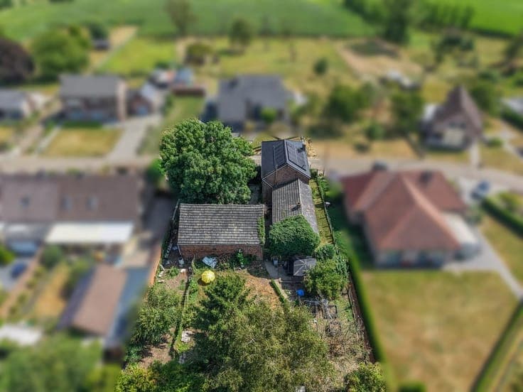 UNIEKE RENOVATIEKANS OP EEN RUIM PERCEEL VAN 988 M² IN BO...