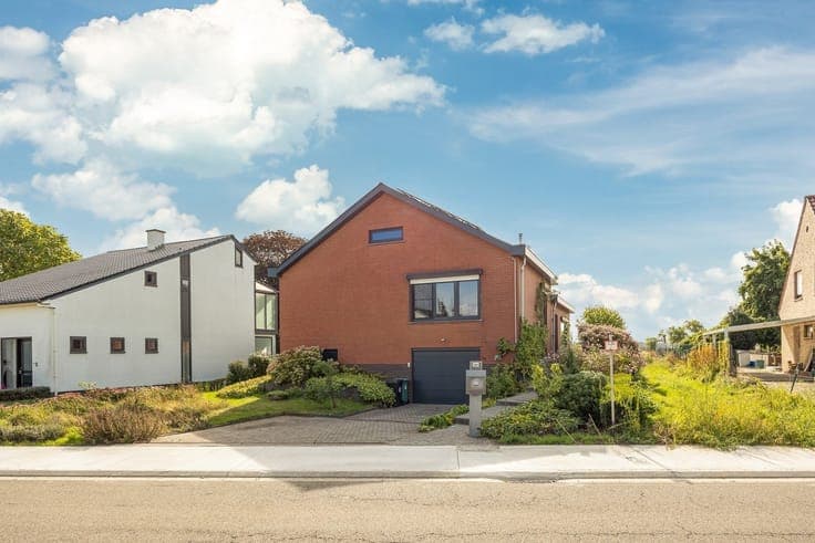 Gerenoveerde woning met prachtig zicht over de velden