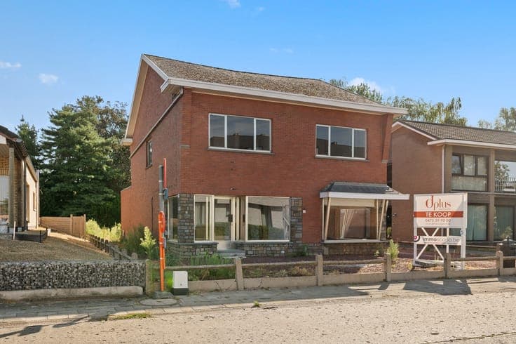 Vrijstaande woning met stevige structuur en tal van mogel...