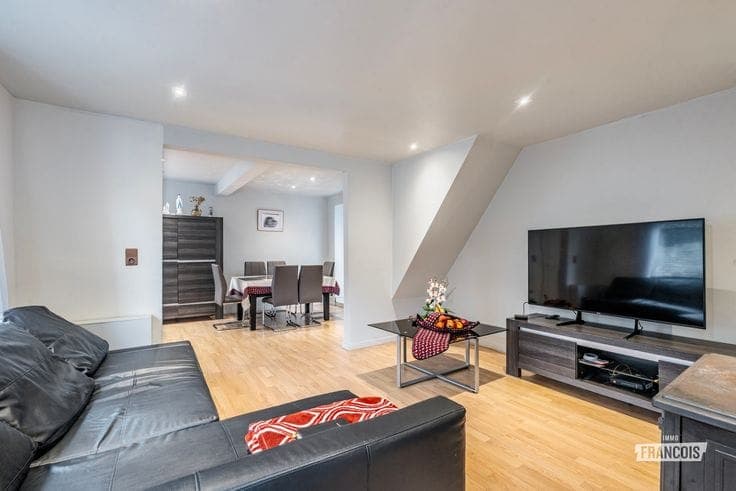 A 3-bedroom, ready-to-move-in property for sale in Oudenaar…