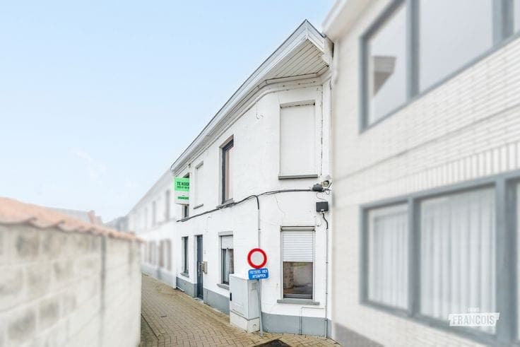 A 3-bedroom, ready-to-move-in property for sale in Oudenaar…