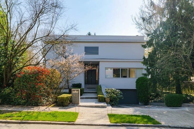Prince of Orange: superb architect's villa