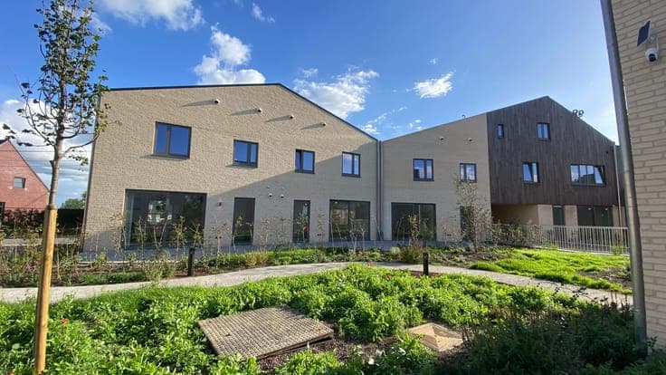 Nieuwe woning met 3 slaapkamers, 1 badkamer en eigen park...