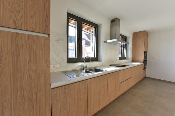 Nieuwe woning met 3 slaapkamers, 1 badkamer en eigen park...