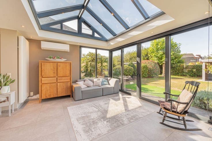 Move-in ready 4-façade house in a quiet area