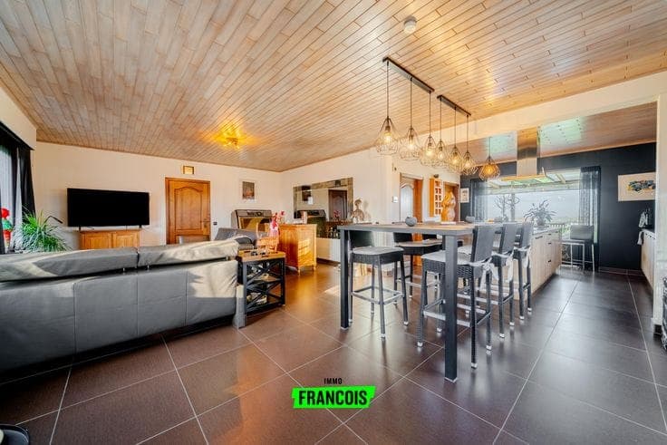 Renovated single-family home on a 1,396 m² lot with stunnin…