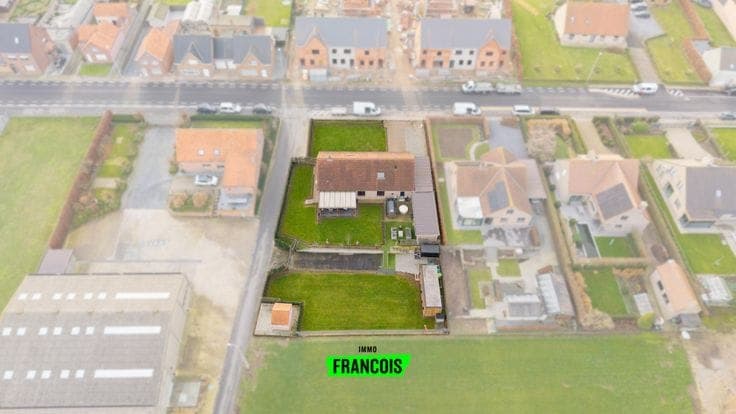 Renovated single-family home on a 1,396 m² lot with stunnin…