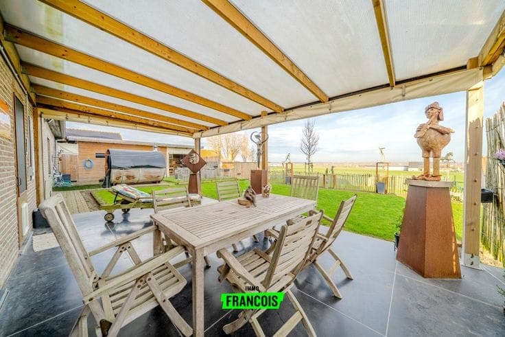 Renovated single-family home on a 1,396 m² lot with stunnin…
