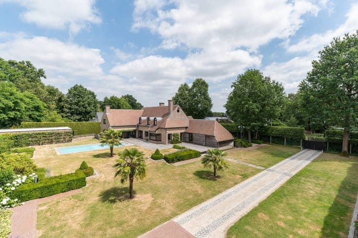 Exclusive design villa in a prime location in Sterrebos