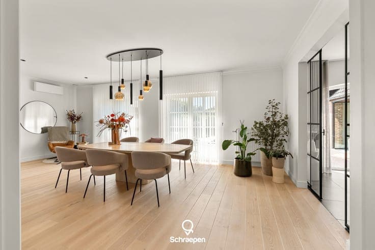 Hoogwaardig afgewerkte villa met zwembad op zuidelijk per...
